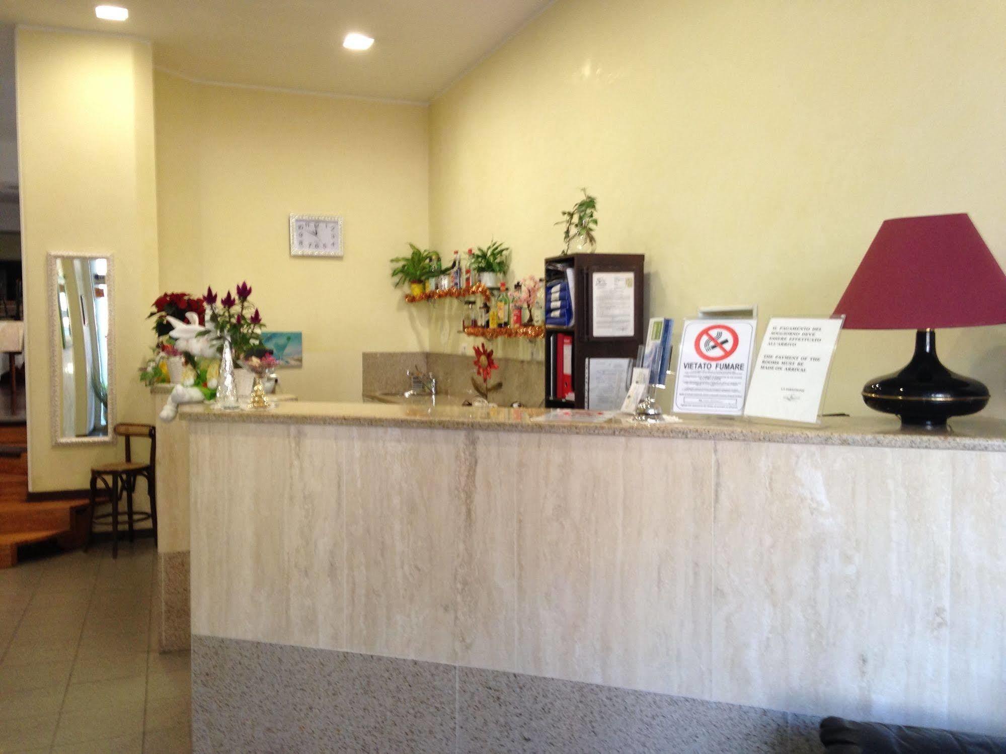 马里诺尼酒店 洛马佐 外观 照片